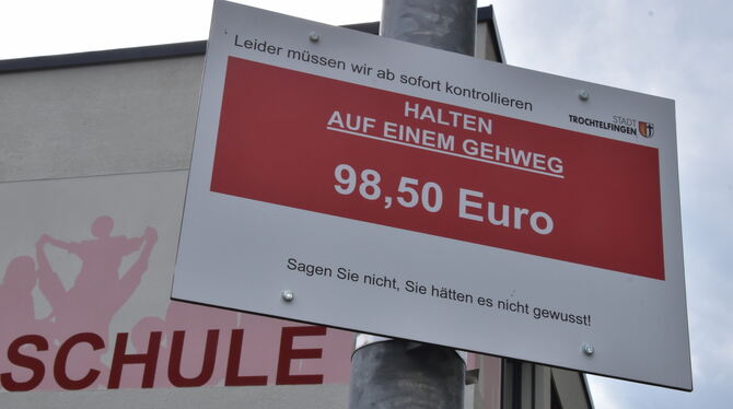 Die Stadt hat eine Kampagne gestartet, um Elterntaxifahrer an der Werdenbergschule auf ihr Fehlverhalten hinzuweisen.