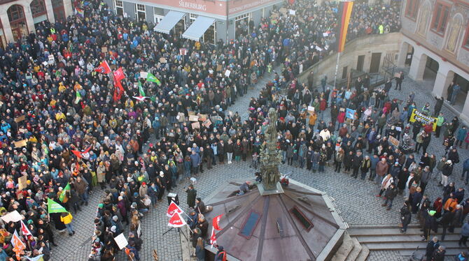 Demo gegen Rechts, Tübingen, Marktplatz Tausende demonstrierten im Januar 2024 gegen Rechts. Die Stadtverwaltung rechnet für Samstag mit ähnlich viel Widerstand, wenn d