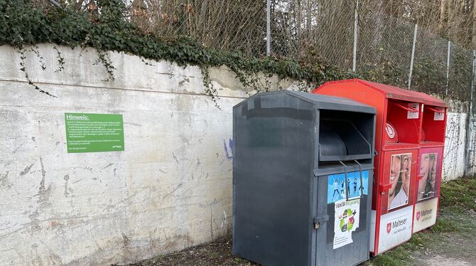 Auf den ersten Blick schien das neue Hinweisschild, das im vergangenen Jahr angebracht wurde, zu wirken. Kein illegal abgestellt Auf den ersten Blick schien das neue Hinweisschild, das im vergangenen Jahr angebracht wurde, zu wirken. Kein illegal abgestellt