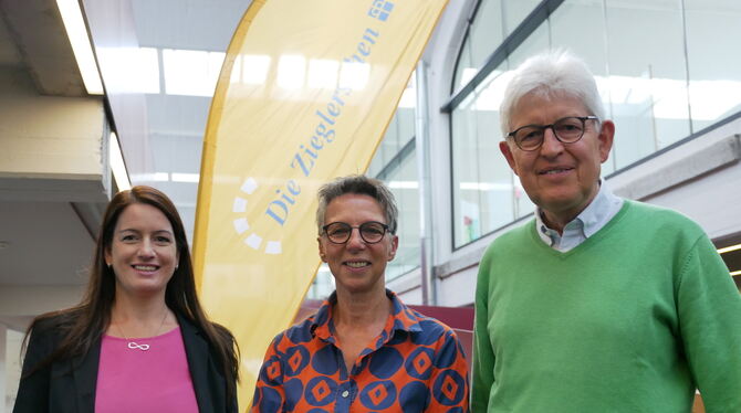 Tanja Wagner (von links), Silvia Phleps und Dr. Reinhard Schweizer stehen hinter der Schulung »Menschen mit Demenz betreuen« in