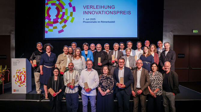 Innovationspreis Walddorfhäslach Auszeichnung Preisträger Stuttgart Die Preisträger des Innovationspreises BW 2025 haben sich zum Gruppenfoto versammelt. Mit dabei war auch Walddorfhäslachs Bürger