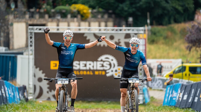 Mountainbike Eingespieltes Team: Der Bad Uracher Martin Frey (rechts) und Simon Stiebjahn trumpfen bei der Andorra Epic für Zweier-Teams auf.