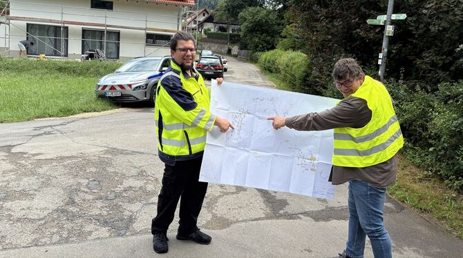 Baumaßnahmen Martin Muhr von Netze BW (links) und Marcus Friedrich, Leiter des Tiefbauamts bei der Stadt Münsingen, wollen die Baumaßnahmen i