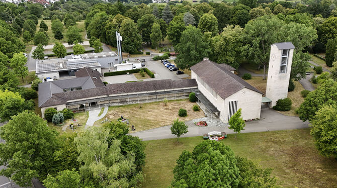 Friedhof Römerschanze Auch wenn man's ihm aus der Distanz nicht ansieht: Das aus den 1950er-Jahren stammende Gebäude-Ensemble auf dem Friedhof Römersc