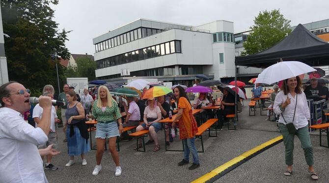 Das bisschen Regen konnte die Tanz-Laune in Pliezhausen nicht trüben.