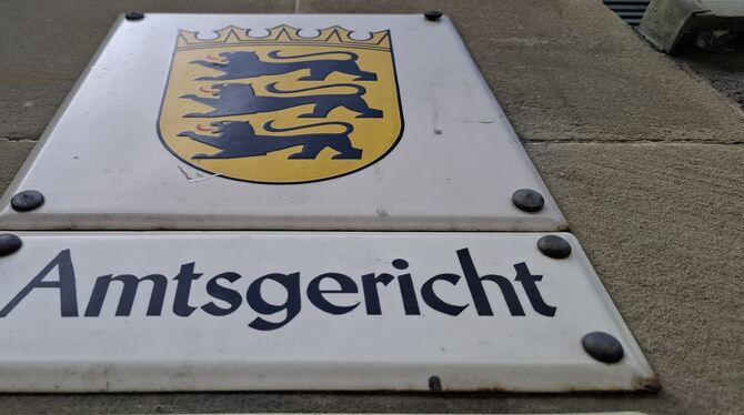 Gewerbsmäßiger Betrug und Verstöße gegen das Tierschutzgesetz: Die beiden Angeklagten erhalten eine Bewährungsstrafe: Der Angekl