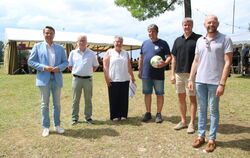 Offizieller Festakt in lockerer Atmosphäre (von links): Sportkreis-Vorsitzender Manuel Hailfinger, Josef Haug vom Württembergisc