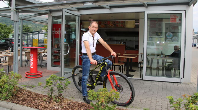 Dettingen Mario Vocino Imbiss 38 Jahre hatte Mario Vocino als Inhaber von Mario Snack eine Sechs-Tage-Woche, nun möchte er sich mehr Zeit fürs Radfahren und s