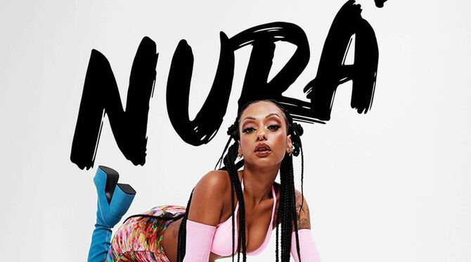 Die deutschsprachige Rapperin Nura performt am Samstag auf der Sudhaus Waldbühne.