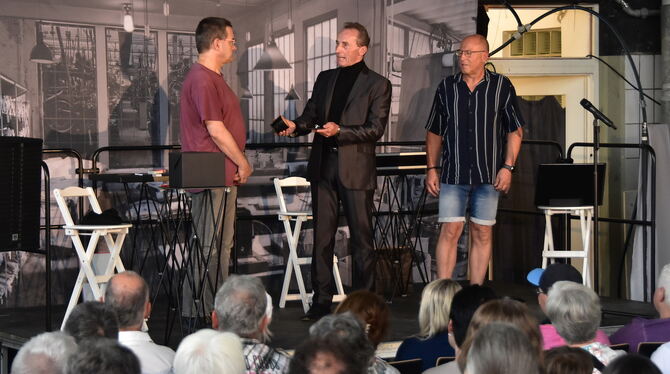 Kultur-Open-Air Andy Häussler Mentalmagier Andy Häussler verzaubert beim Abschluss des Mössinger Kultur-Open-Air-Veranstaltungen. FOTO MEYER