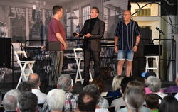 Mentalmagier Andy Häussler verzaubert beim Abschluss des Mössinger Kultur-Open-Air-Veranstaltungen. FOTO MEYER