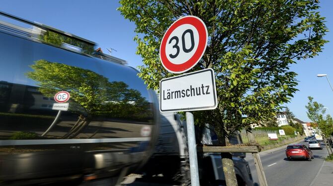 Vermischtes, Sicherheit, lsw, bwg Tempo 30 verursacht »nur« drei Dezibel weniger als Tempo 40, argumentiert die CDU.