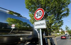 Tempo 30 verursacht "nur" drei Dezibel weniger als Tempo 40, argumentiert die CDU.  