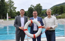 Freuen sich auf den Start des Pilotprojekts Anfang August: Eningens Bürgermeister Eric Sindek (von links) , Pfullingens Bürgerme