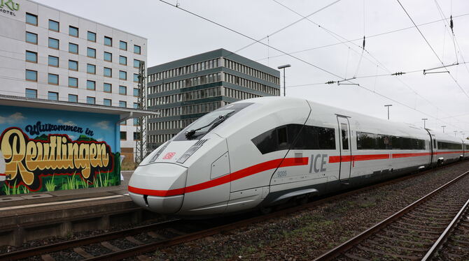 Alb-Botschafter: ICE 4 trägt jetzt den Namen »Biosphärengebiet Schwäbische Alb«
