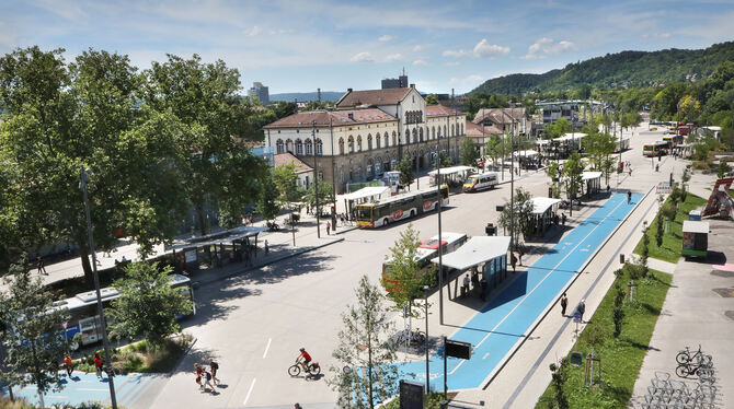 Der Europaplatz vor dem Tübingen Hauptbahnhof.