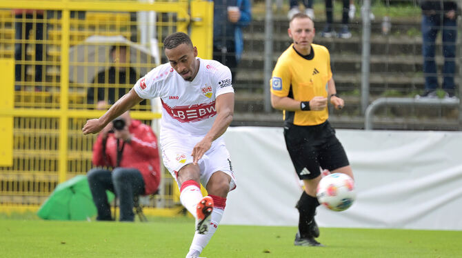 DFL / DFB / Fussball / Maenner / Freundschaftsspiel / VfB Stuttgart vs. Real Club Celta de Vigo / VfB Stuttgart / Bundesliga / D Hier erzielt Jamie Leweling das 1:0 für den VfB Stuttgart.