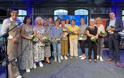 Geschenke gab es bei der Ehrung der langjährigen Mitarbeiter. Ganz links Oberbürgermeisterin Carmen Haberstroh, ganz rechts Gesc