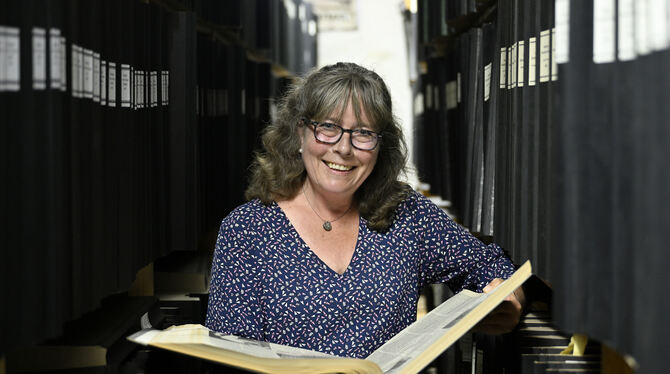 Hat sich durchs GEA-Archiv gewühlt: Lokalredakteurin Heike Krüger. Gestöbert hat sie freilich nicht in den historischen Zeitungs