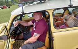 Zeitakterz-Vorstand Klaus Hornung im Trabbi. 