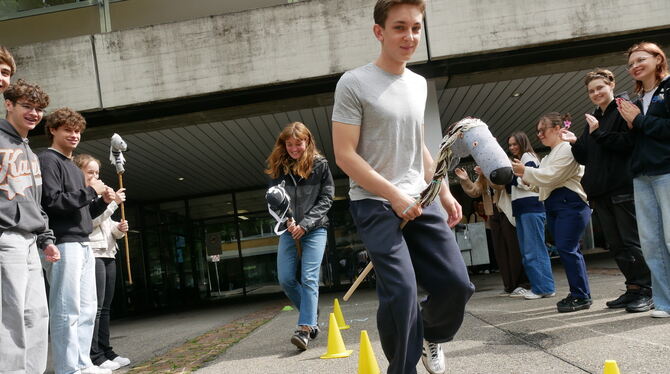 Campus-Olympiade »Hobby-Horsing« war nur eine der Disziplinen, die am gestrigen Dienstag auf dem Campus der beruflichen Schulen in Reutlingen gem