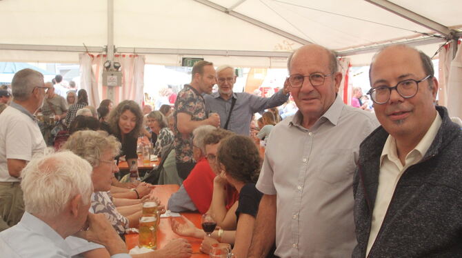 Partnerschaft Gomaringen Arcis-sur-Aube Sie gehören zur französischen Seite des Partnerschafts-Kommittees: Thomas Antoine (ganz rechts) und Francis Moreau, hier auf dem