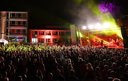 Festivalatmosphäre vor der Gottlieb-Rühle-Schule gibts beim Umsonst & Draußen-Festival am Wochenende. 