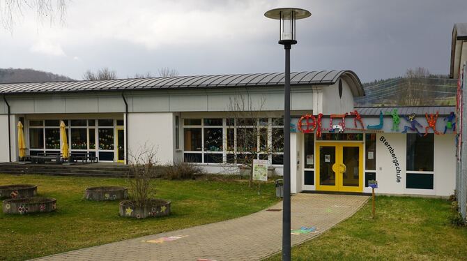 Die Gomadinger Sternbergschule wird für rund 1,5 Millionen Euro umgebaut.  FOTO: LENK