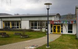 Die Gomadinger Sternbergschule wird für rund 1,5 Millionen Euro umgebaut.  FOTO: LENK