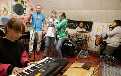 Gleich zwei inklusive Bands hatten ein Jahr lang unter dem Projektnamen "Klang und Fun" jede Menge Spaß im Probenkeller in der K