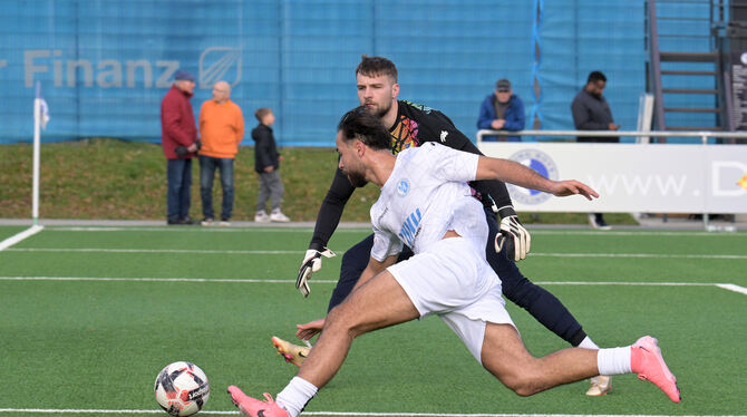 Young-Boys-Stürmer Adil Iggoute (vorn) überzeugte mit einem Doppelpack in der ersten Runde des WFV-Pokals. FOTO: PIETH