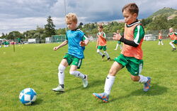 Kämpfen, rennen, Tore schießen: drei Tage lang hatten die Kids von sechs bis 14 Jahren auf dem Eninger Sportgelände viel Spaß. 