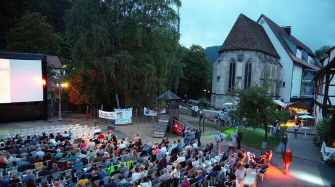 Das Bad Uracher Kino-0pen-Air läuft ab dem 7. August im Hof der Barbara-Gonzaga-Schule.