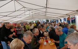 Rappelvoll war es am Sonntag beim Betzinger Jazzfrühstück - und das trotz eines Himmels in allen Grauvariationen.