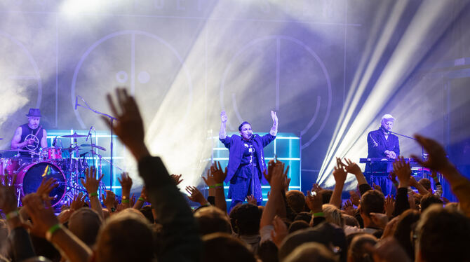 Grossstadtgeflüster, Echaz-Hafen, Hafensounds-Festival Einladung zum Feiern ohne Reue und ohne Rechtfertigung: Die Band Grossstadtgeflüster im Reutlinger Echaz-Hafen.