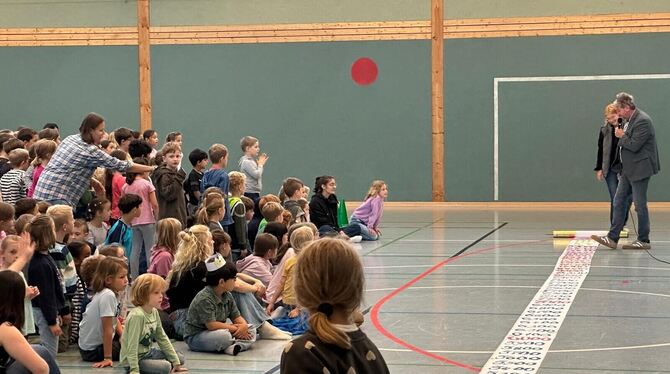 Der Sponsorenlauf ist Tradition an der Graf-Eberhard-Schule. Das bringt Geld für Kinder in entlegenen Gebieten, deren Eltern sic