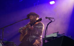 Stimmungsvolles Finale mit den Mighty Oaks: Frontman Ian Hooper aus Seattle betört mit seiner erdig-rauchigen Stimme die Zuhörer
