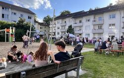 Das Nachbarschaftsfest bringt Generationen zusammen.