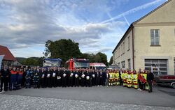 88 der über 100 zu ehrenden Einsatzkräfte wurden in Metzingen ausgezeichnet und stellten sich hinterher zu einem Gruppenfoto auf