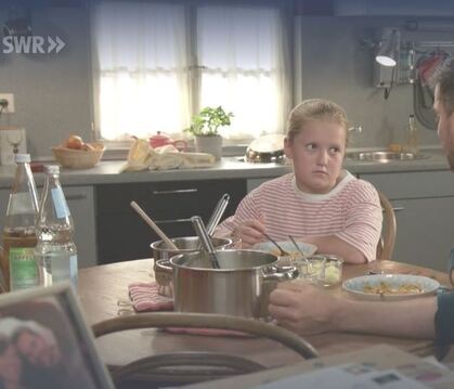Mila Breiter spielt in der Serie "Die Fallers - Eine Schwarzwaldfamilie" die eigenwillige Carlotta.