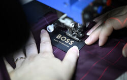 Produktion von Anzügen bei Hugo Boss in Metzingen.