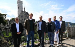 Schlossbesuch (von links): Staatssekretär Patrick Rapp, Karl-Philipp Fürst von Urach, Lichtensteins Bürgermeister Peter Nußbaum,