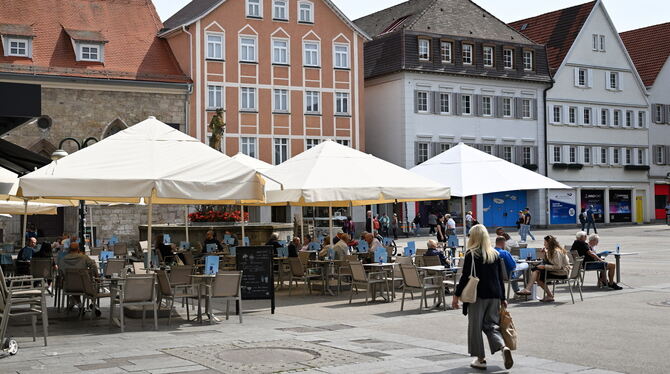 Gastronomie, Sommer, Café, Marktplatz, Reutlingen Die Gastronomen freuen sich auf sonnige Tage und laue Nächte.