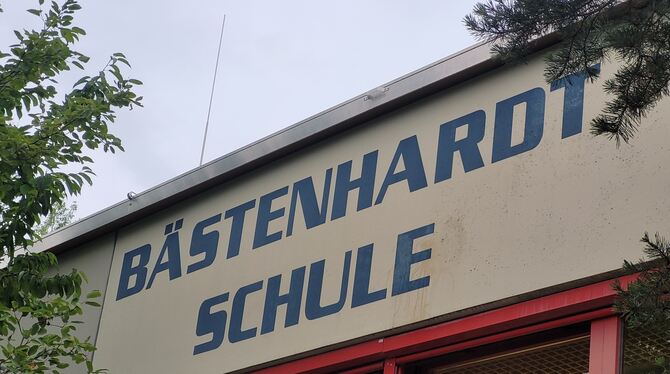 Bästenhardtschule Zusammenrücken mussten die Schüler der Mössinger Bästenhardtschule vor den Sommerferien, als ein Schultrakt vorsorglich gesperrt