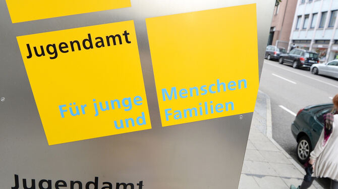 lsw, bwg, Gesellschaft, Bevölkerung, Jugend, Gesellschaft, Soziales, Behörden Das Jugendamt ist oft nicht in der Lage, gefährdete Kinder zu schützen.