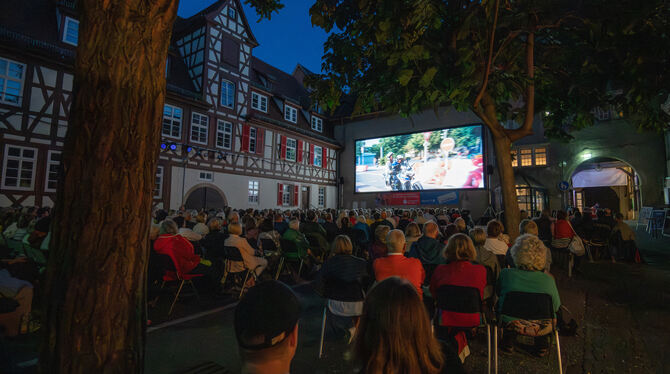 500 GEA-Abonnenten im ausverkauften Spitalhof bereiteten dem Reutlinger Open-Air-Kino eine Traumstart.