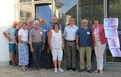Das Team vom ökumenischen Repraturtreff in Walddorf. Rechts Bürgemeisterin Silke Höflinger, die eine Spende vorbeibrachte.