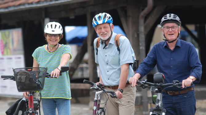Starten mit der neuen ADFC-Gruppe durch: Cornelia Grantz-Hild, Thomas Lusch-Przechatzky und Dr. Ulrich Schneck (rechts), im Bild