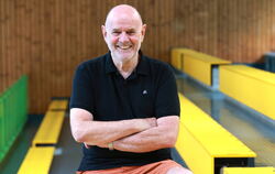 Locker auf dem Hocker: Gottfried "Bopfi" Staiger in der Kurt-App-Halle. 