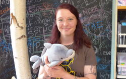 Im neuen Roman von Veronika Carver kommen auch fliegende Meerestiere vor.  FOTO: WEBER